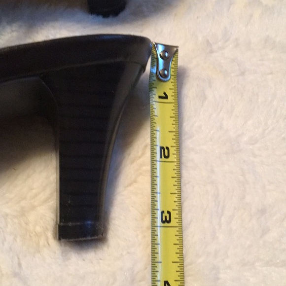 Brown sandals with brass accent - Picture 7 of 7